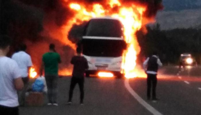 TEM'de yolcu otobüsü alev alev yandı!