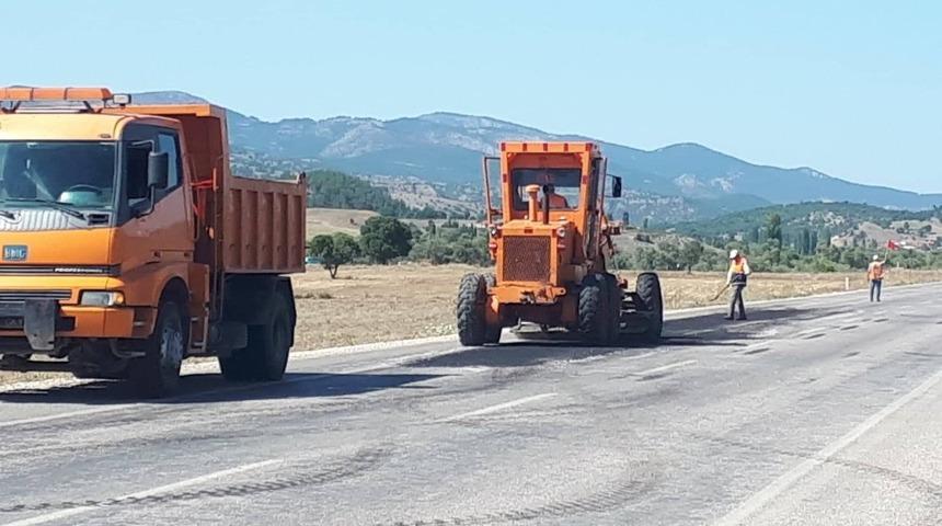Emet&rsquo;te yollara asfalt yama &ccedil;alışması