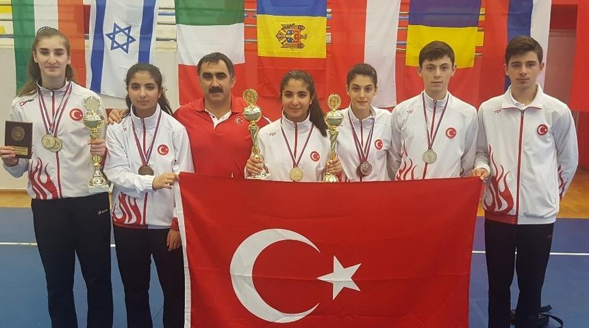 Badmintoncular Bulgaristan’dan madalyayla döndü