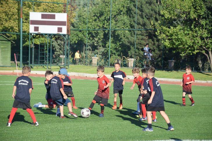 Eskişehirspor ile Büyükşehir Belediyesi’nden neşeli çift kale G5