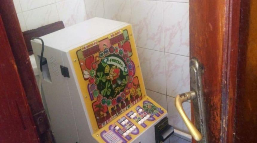 Kumar makinesini tuvalete sakladılar