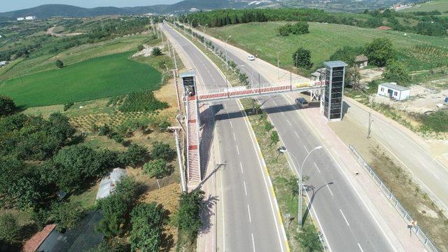 Prof. Dr. Baki Komsuoğlu Caddesi’ne yapılan üst geçit tamamlandı