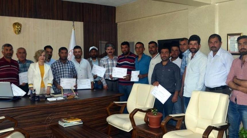 S&uuml;r&uuml; y&ouml;netimi eleman kursunu bitirenlere sertifika