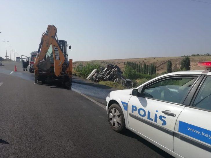 Şarampole devrilen iş makinesi alev aldı: 1 yaralı G5