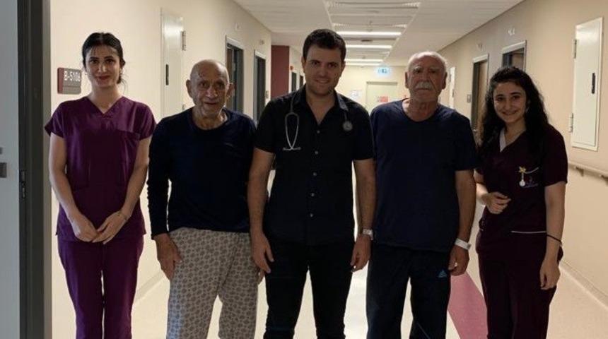 Elazığ&rsquo;da 2 hastanın kalp kapağı ameliyatsız değiştirildi