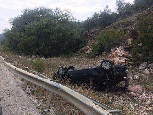 Virajı alamayan araç yoldan çıkarak takla attı; 1 yaralı