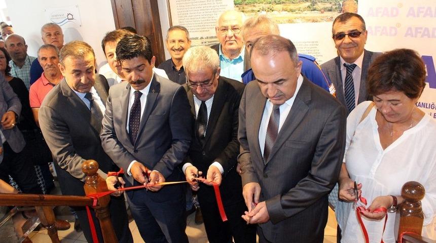 Deprem fotoğrafları sergisi 20 yıl &ouml;ncesini hatırlattı