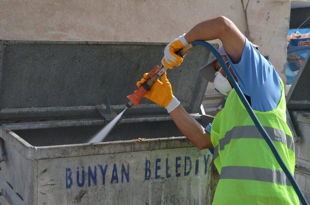 Bayram sonrası çöp konteynerleri dezenfekte edildi