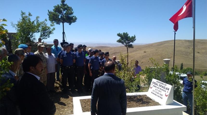 Şehit Erdal Eraslan mezarı başında anıldı