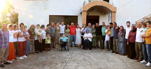 Bayramda buluşan 3 kuşak, koro halinde şarkı söyledi