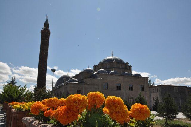 Kars’a yerli ve yabancı turistlerden yoğun ilgi