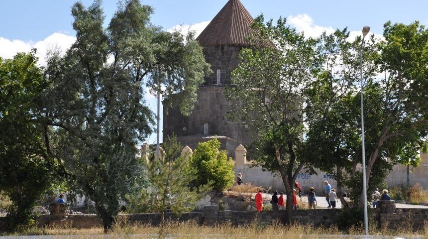 Kars’a yerli ve yabancı turistlerden yoğun ilgi