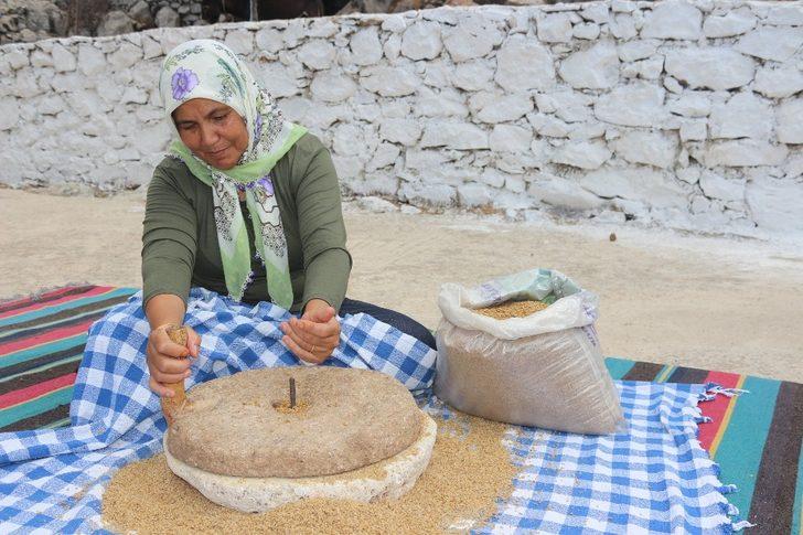 150 yıllık taş değirmenden bulgur yapıyor G4