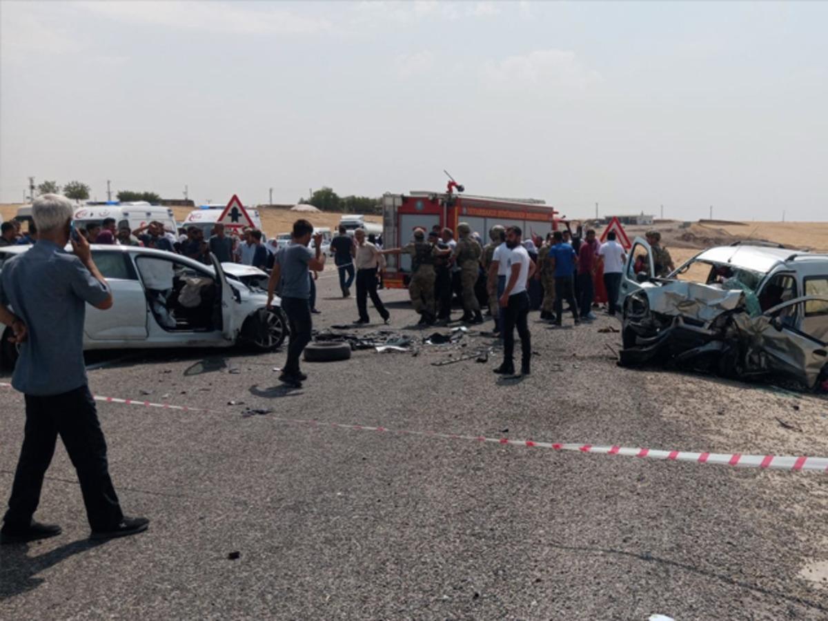 Son dakika: Diyarbakır-Bing&ouml;l karayolunda kaza! &Ouml;l&uuml; ve yaralılar var