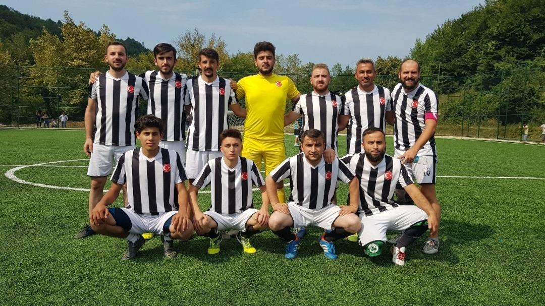 K&ouml;yler arası futbol turnuvasının şampiyonu Merkez Şirink&ouml;yspor oldu