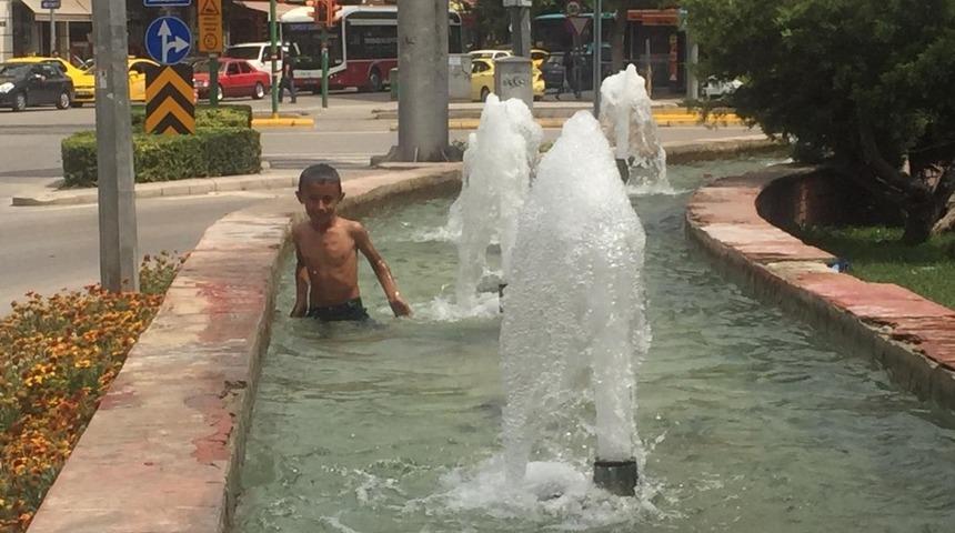 Eskişehir&rsquo;de sıcaktan bunalan &ccedil;ocukların suda tehlikeli oyunu