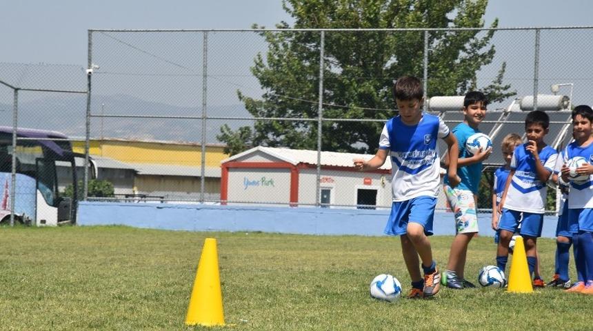 Yunusemre Belediyespor geleceğin yıldızlarını arıyor