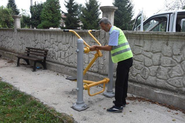 Çocuk parkları tek tek onarılıyor