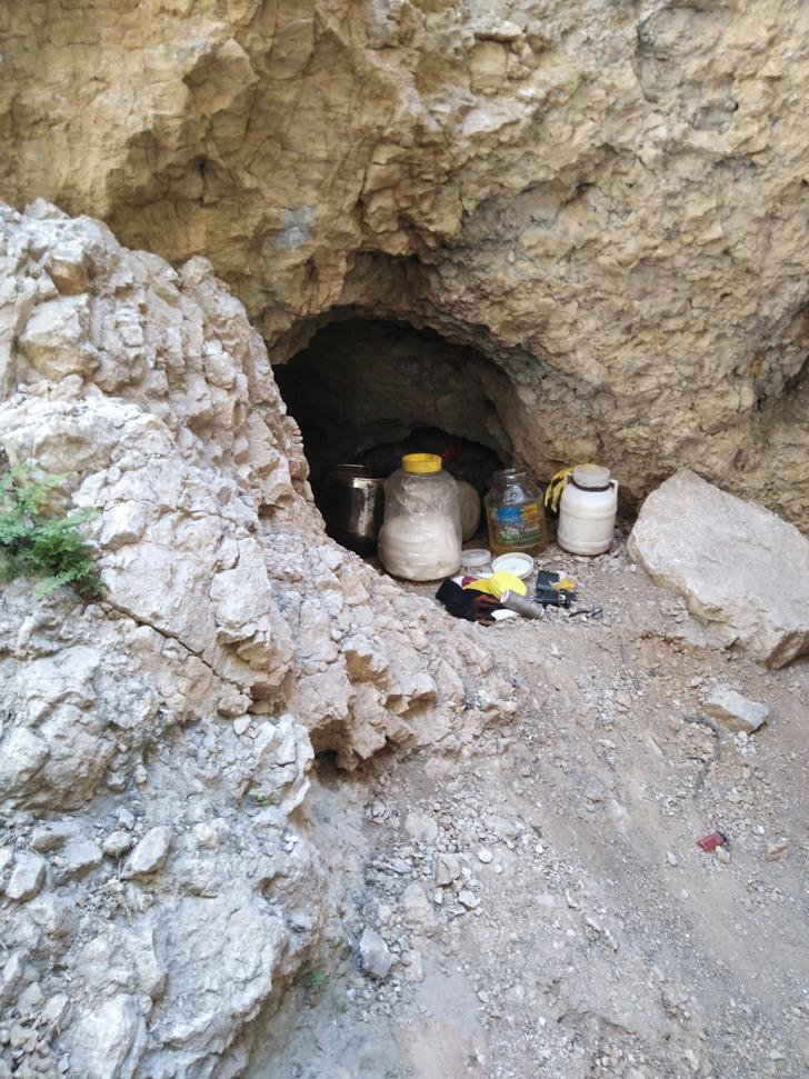 3 teröristin öldürüldüğü operasyonda askerler, halatla mağaraya tırmanmış G2