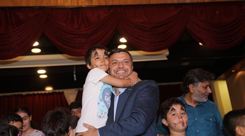 Y&uuml;reğir Belediyesi 107 yetim &ccedil;ocuğu sevindirdi