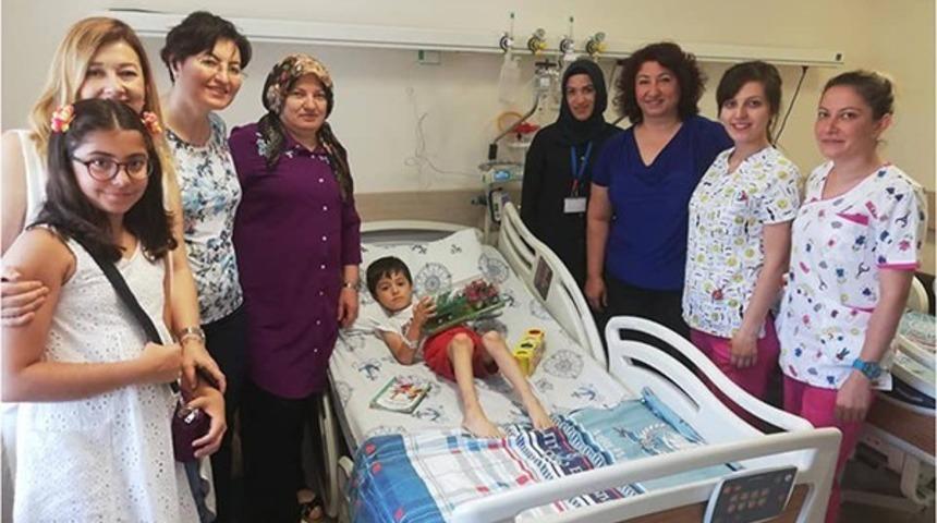 ESOG&Uuml; Hastanesi yetkilileri hasta ve personelleri bayramda unutmadı