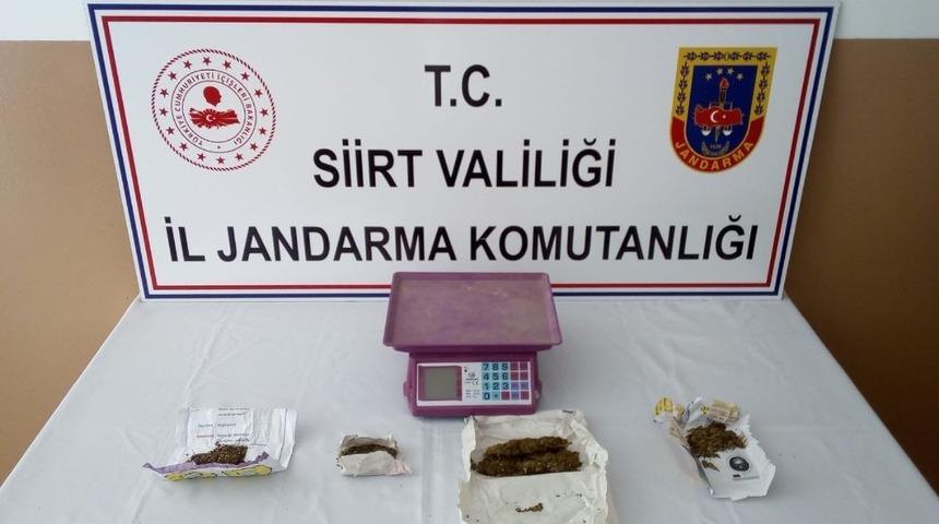 Siirt&rsquo;te uyuşturucu ticareti yapan 2 kişi g&ouml;zaltına alındı
