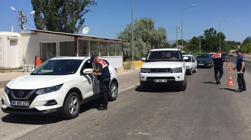 &Uuml;&ccedil; kat artan trafiğe rağmen kaza yaşanmadı