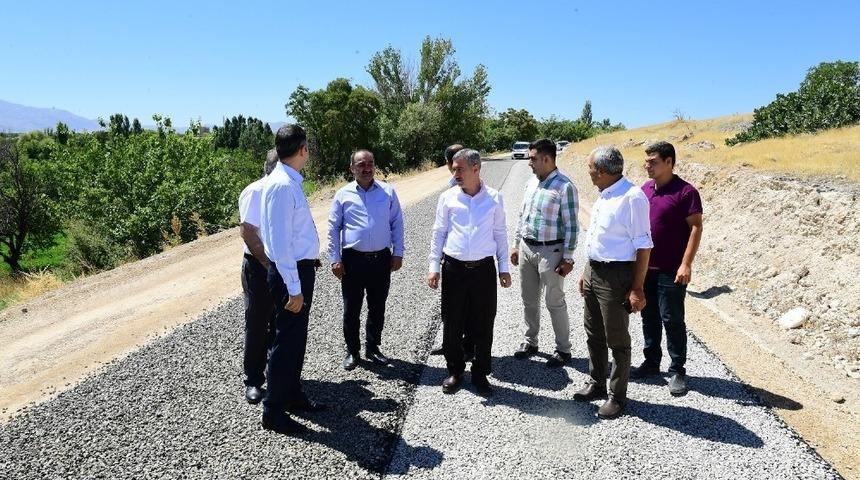 Yeşilyurt Belediyesi, araç ve yaya trafiğindeki kalite standartını yükseltiyor