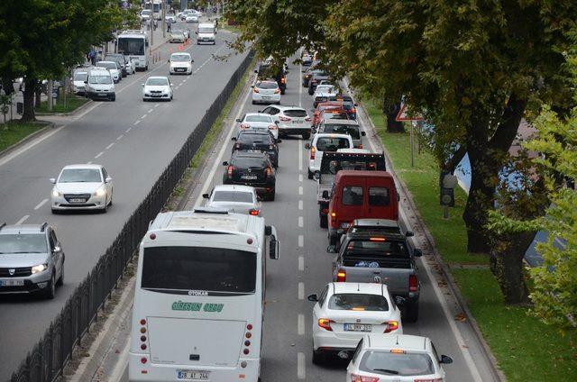 Karadeniz Sahil Yolu’nda bayram trafiği