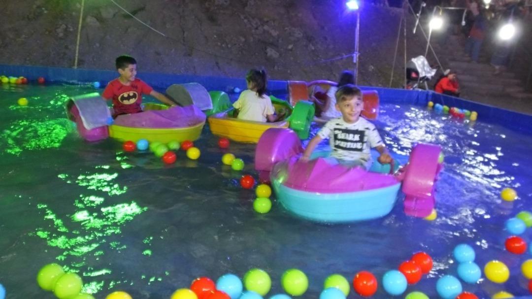 Burhaniye&rsquo;de panayırda &ccedil;ocuklar eğlenceye doydu