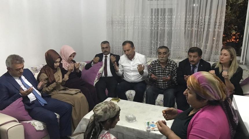 Ceylan ve Ahlatcı&rsquo;dan şehit ailesi ve huzurevine ziyaret