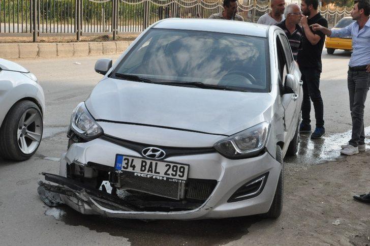 Yüksekova’da maddi hasarlı kaza G1