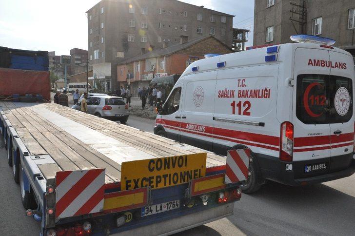 Yüksekova’da maddi hasarlı kaza G2