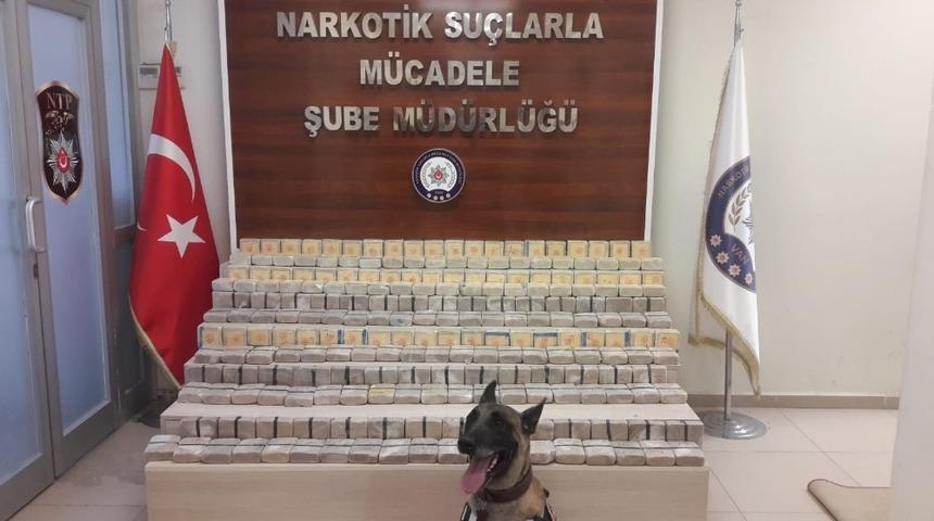 Van’da bir otomobilde 111 kilo eroin ele geçirildi