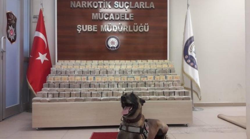 Van’da bir otomobilde 111 kilo eroin ele geçirildi