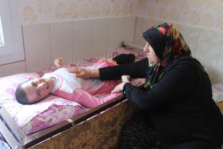 42 yıldır yaşamını 4 engelli çocuğuna adayan anne G1