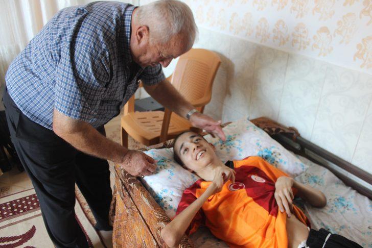 42 yıldır yaşamını 4 engelli çocuğuna adayan anne G5