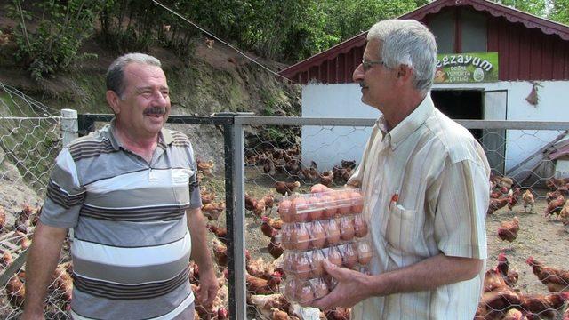 Polislikten emekli olununca organik tavuk çiftliği kurdu