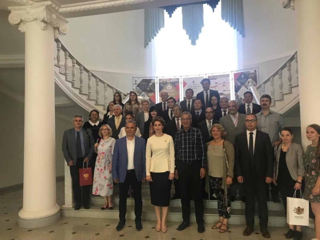 Başkan Tarhan, Rusya&rsquo;da Antik Kentler Forumuna katıldı