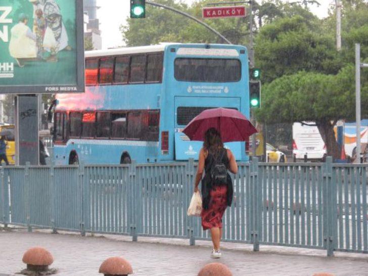 İstanbullular yağmura hazırlıksız yakalandı G1