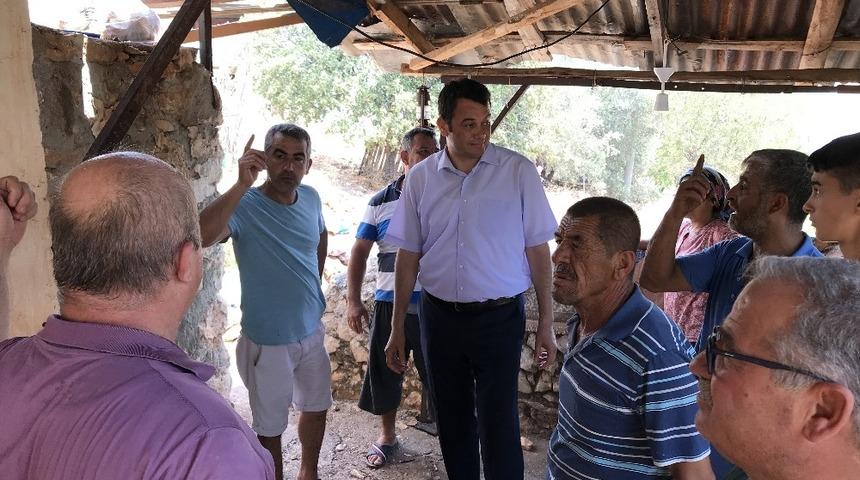 Kaş Belediyesi evi yanan aileye yardım eli uzattı