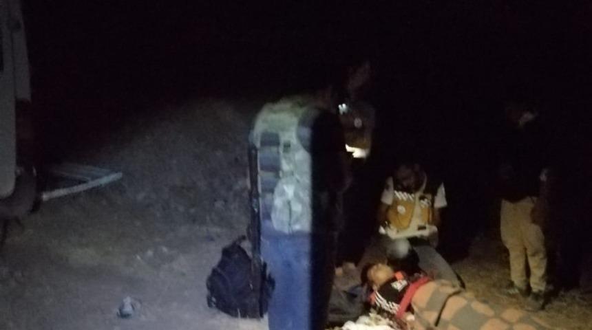 Ka&ccedil;ak m&uuml;lteci taşıyan minib&uuml;s kaza yaptı; 17 yaralı