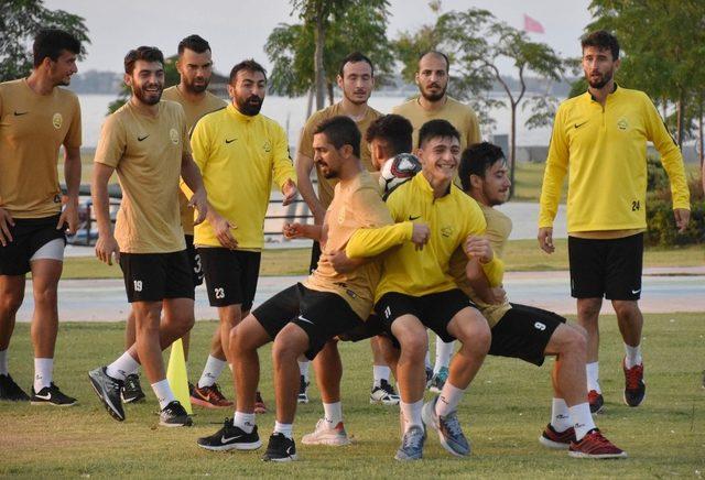 Aliağaspor FK hazırlıklarını sürdürüyor