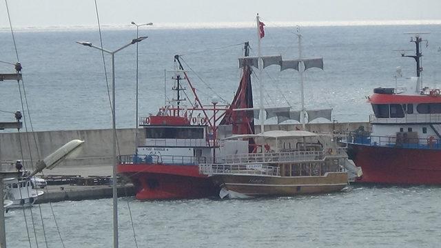 Sinop'ta karaya oturan gezi teknesi kurtarıldı