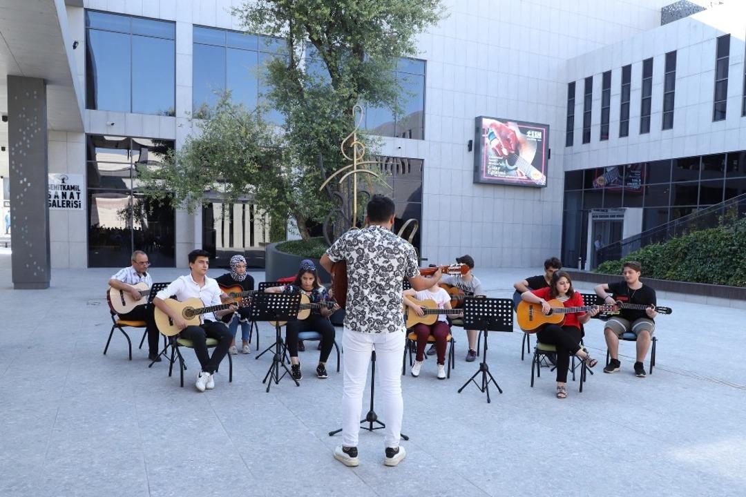 ŞSM&rsquo;de a&ccedil;ık hava konseri