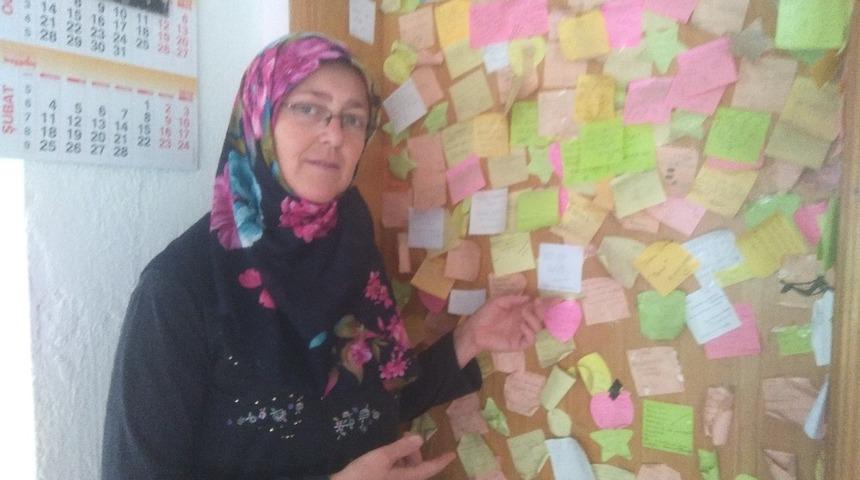 &Ouml;ğrenciler duygularını kahvaltı salonunun kapısına yansıtıyor