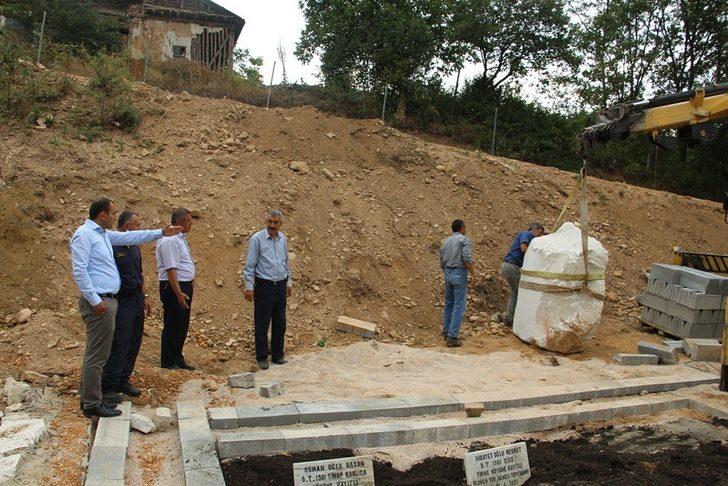 Dumlupınar’da şehitliklerde çalışmalar aralıksız sürüyor G3