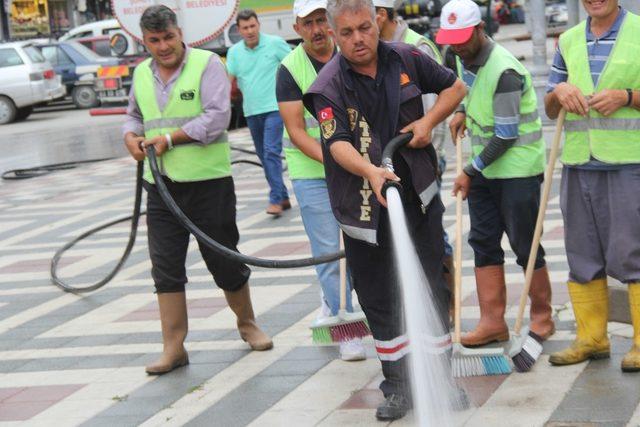 Başkan Bozkurt çevre temizliği çalışmalarını inceledi