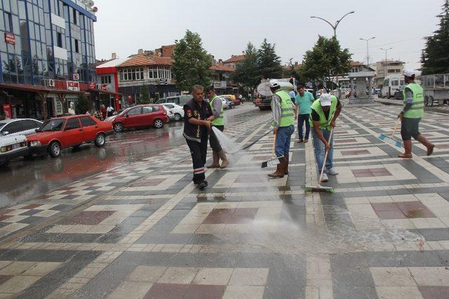 Başkan Bozkurt çevre temizliği çalışmalarını inceledi