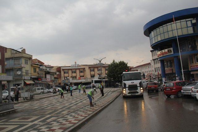 Başkan Bozkurt çevre temizliği çalışmalarını inceledi